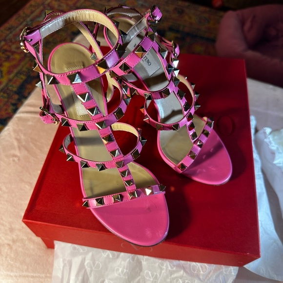 Valentino Garavani Rockstud T-Strap Leather Sandals Pink size 7 EU 37 - Picture 13 of 16